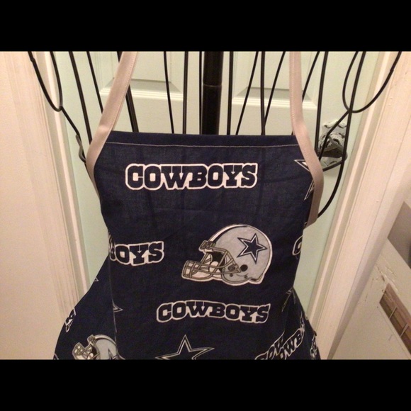 Child size Dallas Cowboys apron - Picture 2 of 5